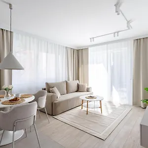 Apartament Nowoczesny Very Berry W Poznaniu Z Parkingiem I Biurkiem By Renters 