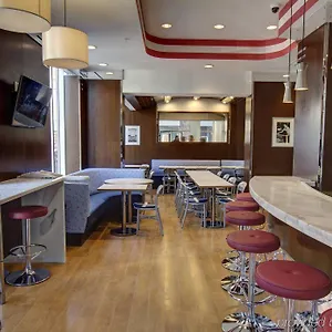 Fairfield By Marriott Manhattan/financial District Otel