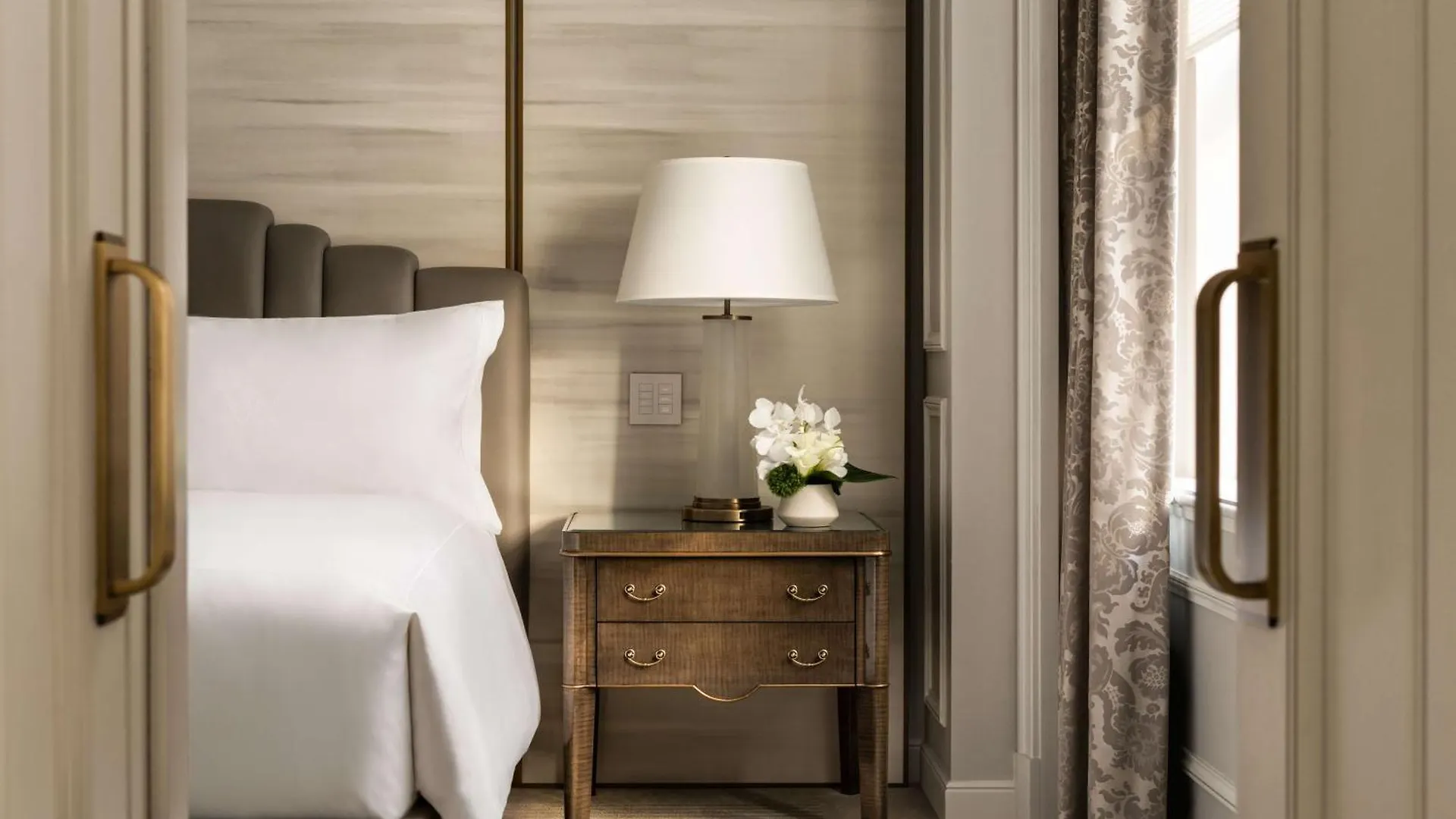 ****  Waldorf Astoria New York Hotel United States